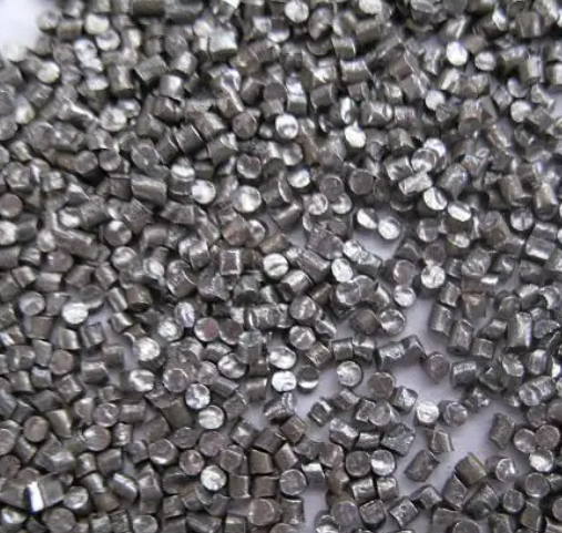 騰博機(jī)械磨料——鋼絲切丸-磨料簡介 騰博鋼絲切丸根據(jù)使用的鋼絲不同分為高碳鋼絲切丸和低碳鋼絲切丸。切成的鋼絲丸未經(jīng)鈍化處理，呈現(xiàn)···